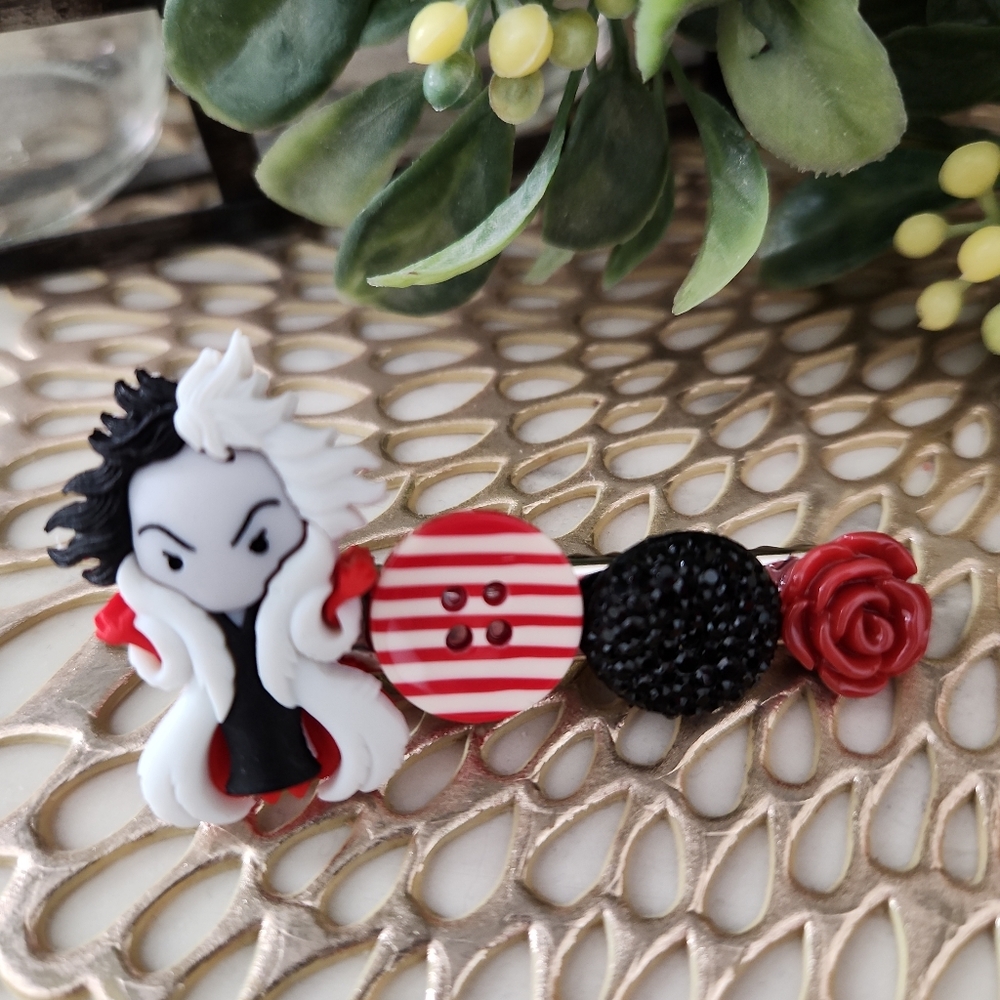 Cruella De Vil hairclip